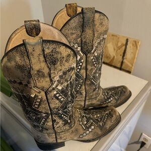 Women’s cowboy boots size 9.5